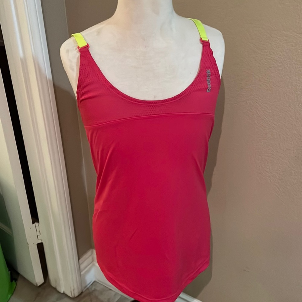 Reebok Workout Top Size Small